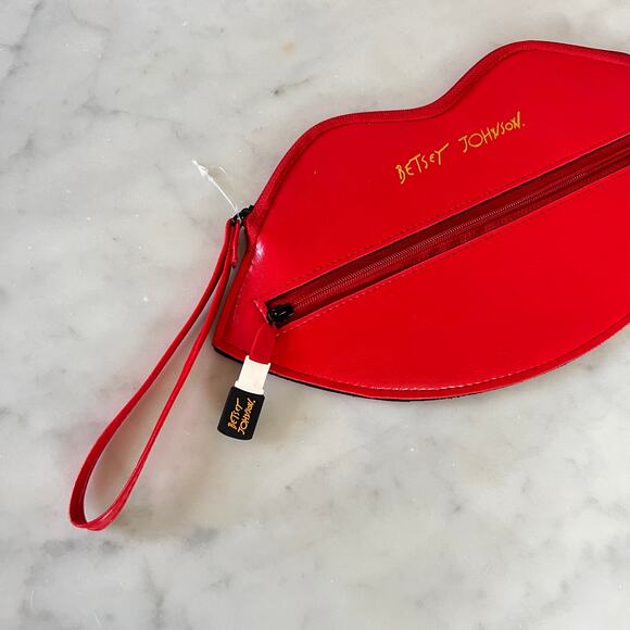 Betsey Johnson Lips Flat Patent Faux Leather Wristlet Clutch Wallet - Picture 5 of 6